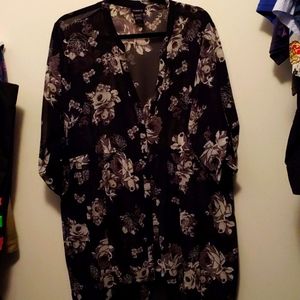 Torrid black/gray floral hi-lo blouse 1x